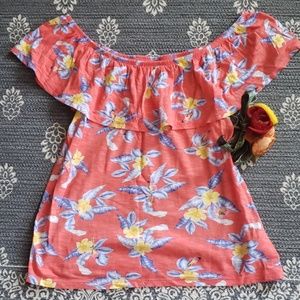 SUPE CUTE AND FLATTERING ON/OFF SHOULDER TOP🏝